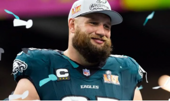 Eagles' Lane Johnson agrees to one-year extension