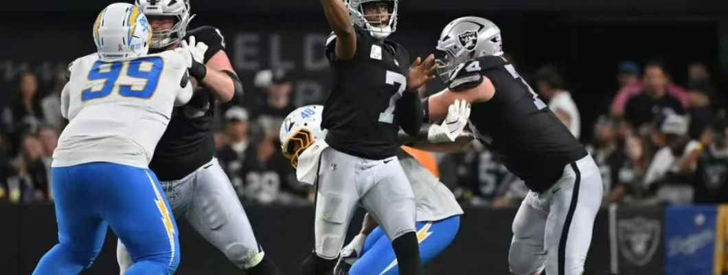 The Chargers won their second consecutive game against the Raiders