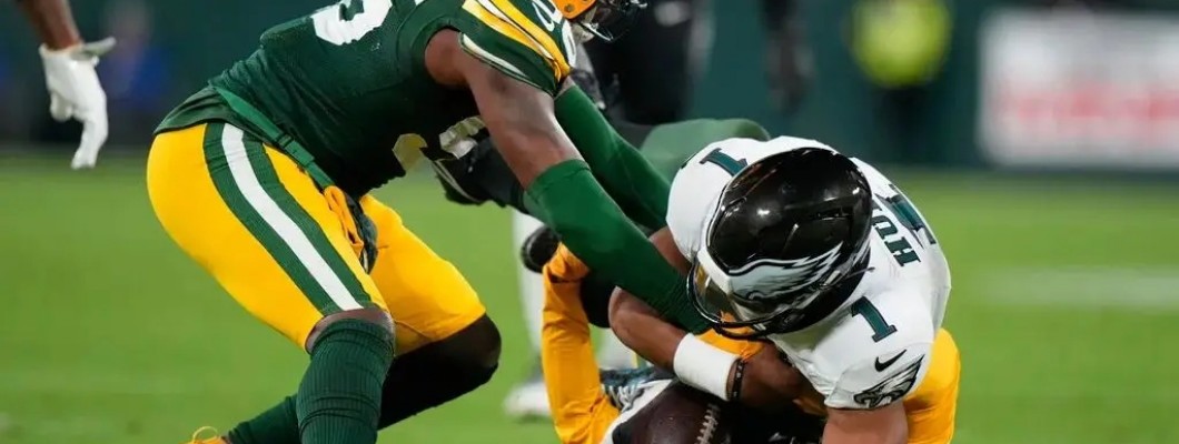 Philadelphia Eagles Narrowly Defeat Green Bay Packers on the Road